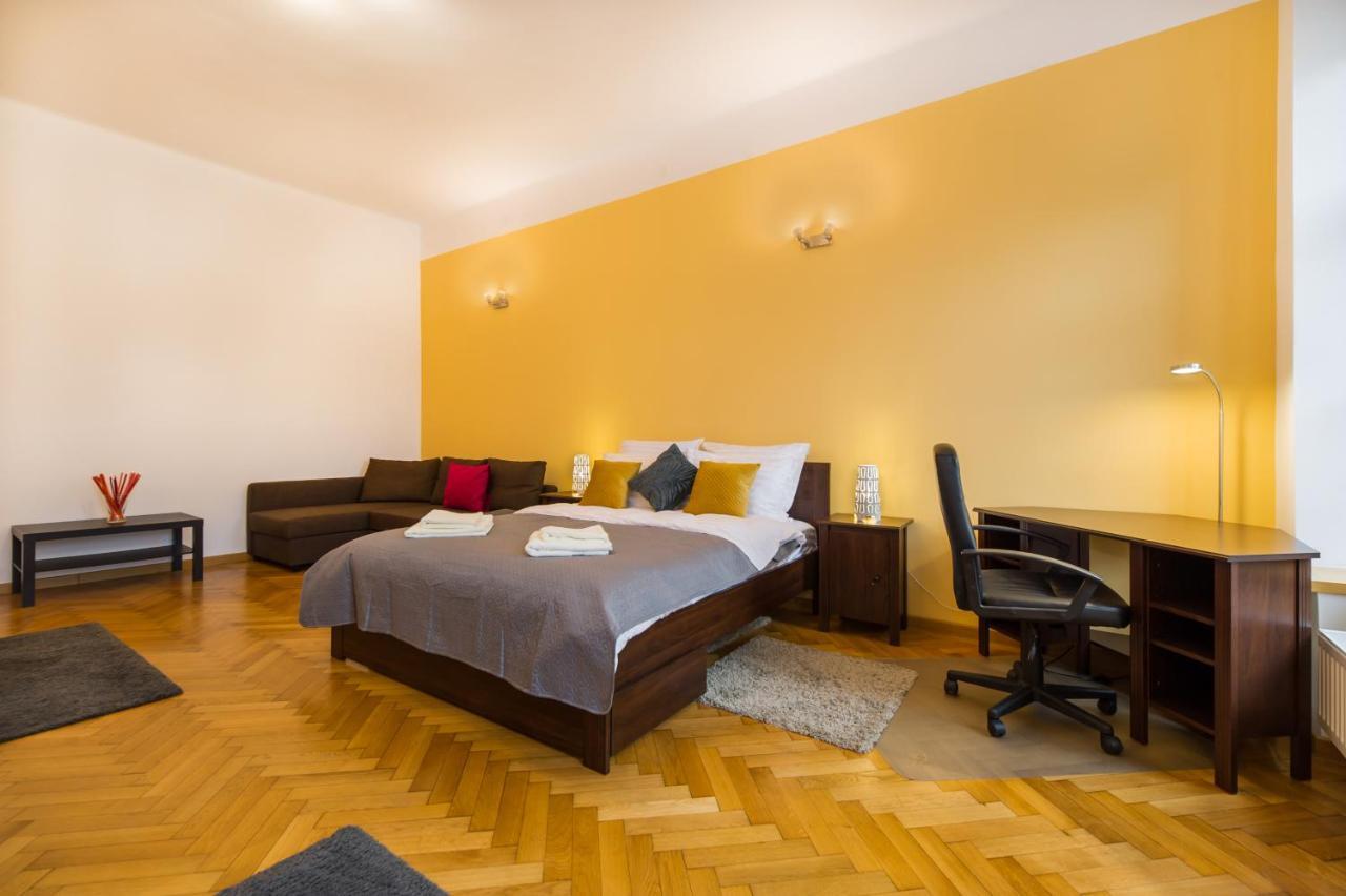 Council Square Estate Apartment *Bull'S Eye* Braşov Exterior foto