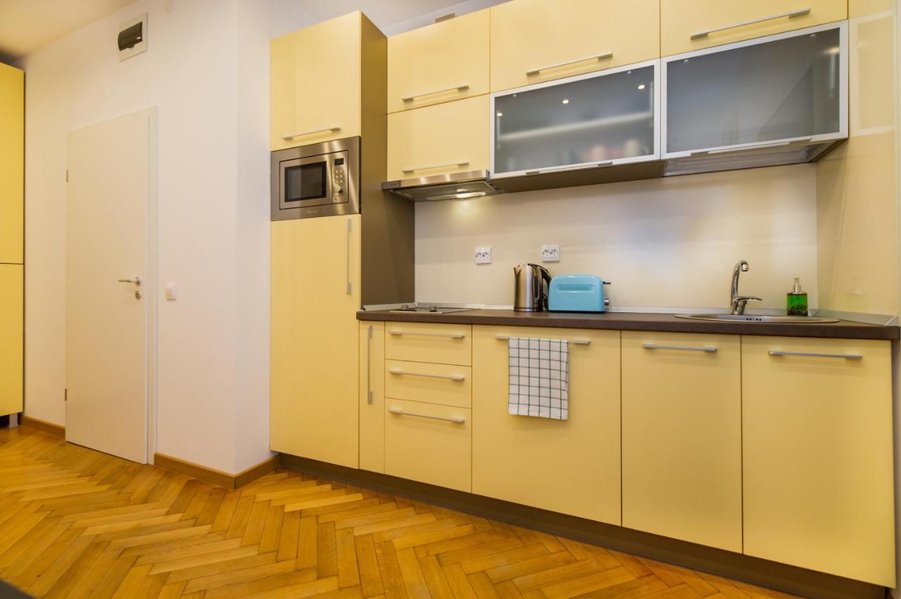 Council Square Estate Apartment *Bull'S Eye* Braşov Exterior foto