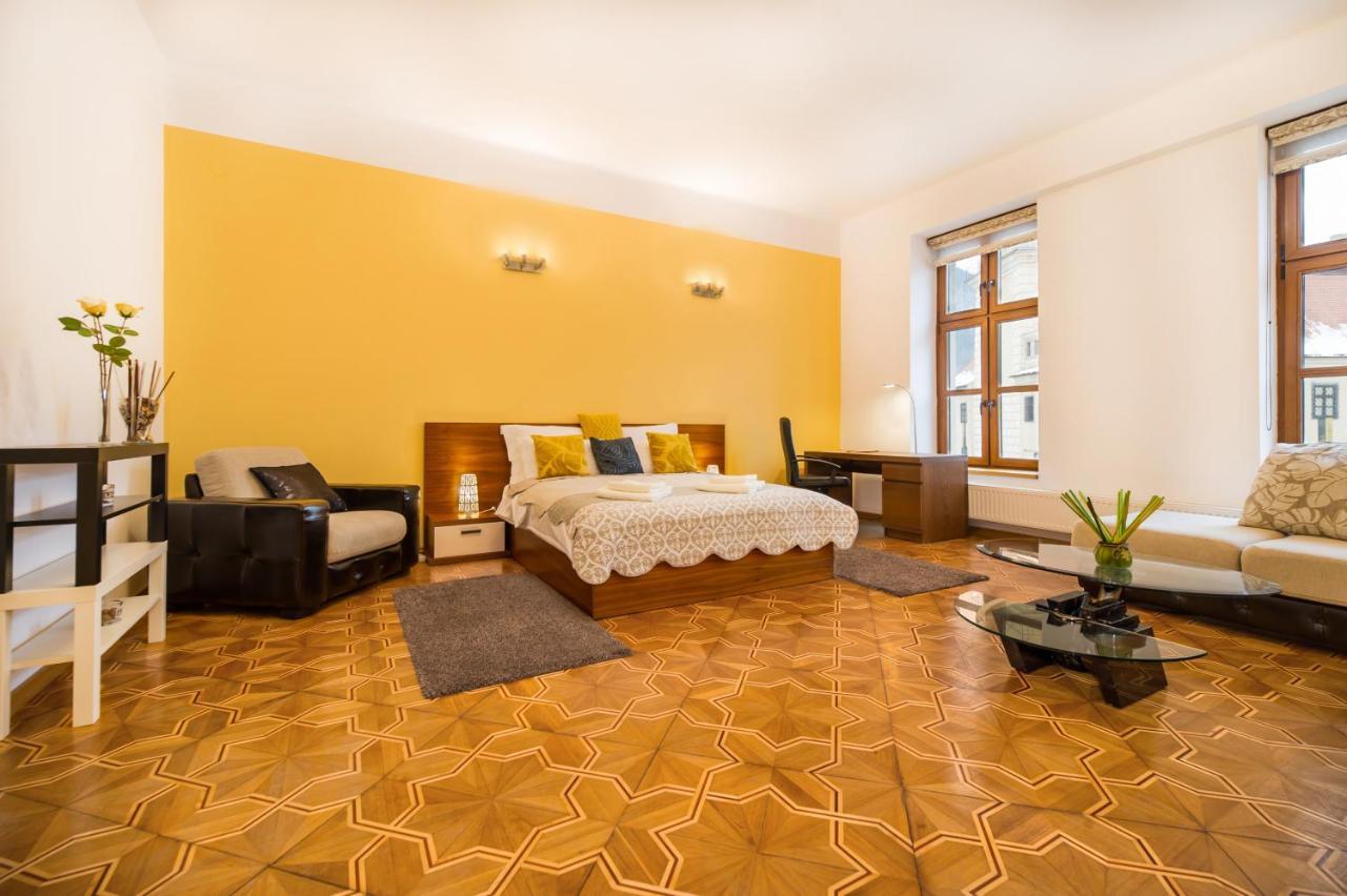 Council Square Estate Apartment *Bull'S Eye* Braşov Exterior foto