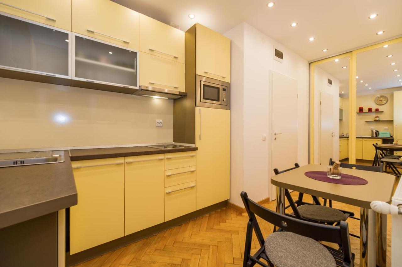 Council Square Estate Apartment *Bull'S Eye* Braşov Exterior foto