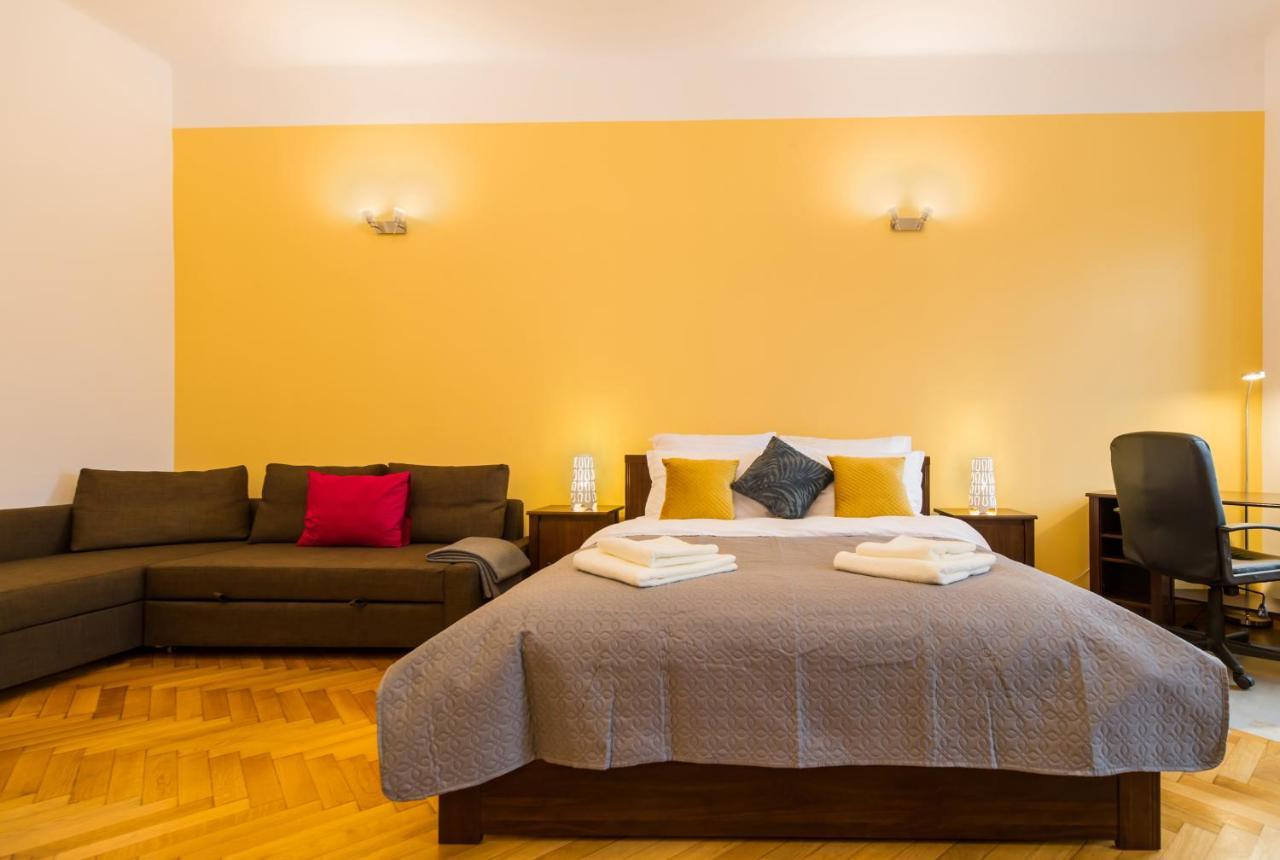 Council Square Estate Apartment *Bull'S Eye* Braşov Exterior foto